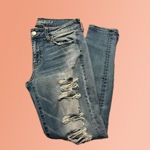 American Eagle size 8 jegging style skinny jean distressed